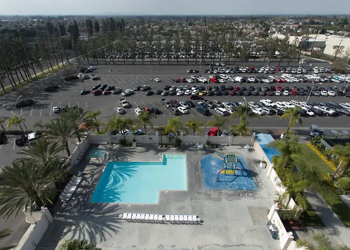 Knott'S Hotel