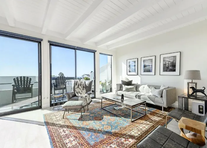Three Bedroom Residence With Private Rooftop Deck